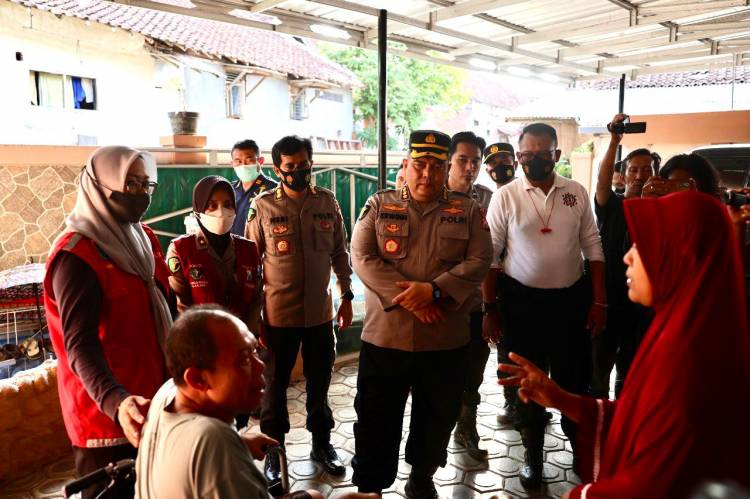 BidDokkes Polda Jatim Turunkan Dokter Spesialis Mata dan Bedah dari sejumlah RS Bhayangkara Pantau Korban Kanjuruhan
