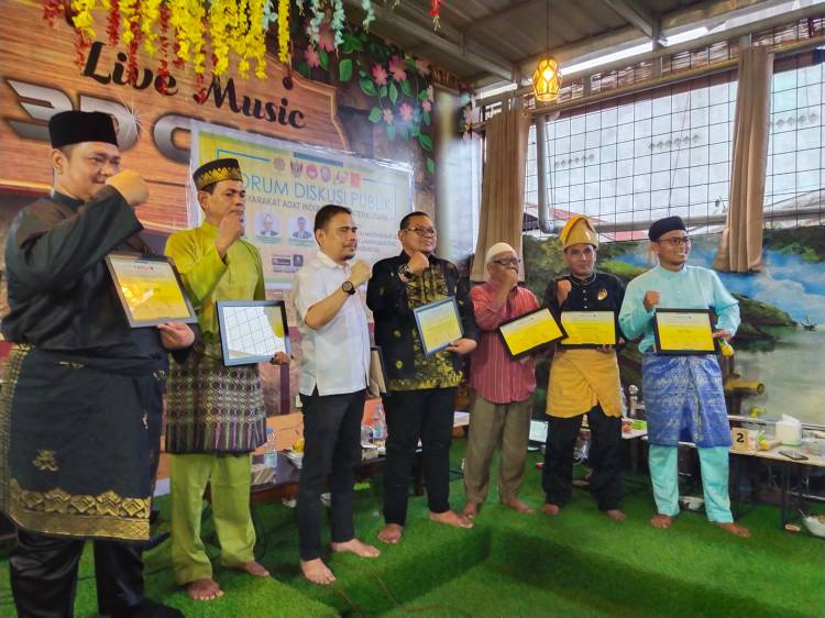 Tokoh dan Masyarakat Adat Gelar Diskusi Publik Terkait Nasibnya di Mata Hukum Indonesia