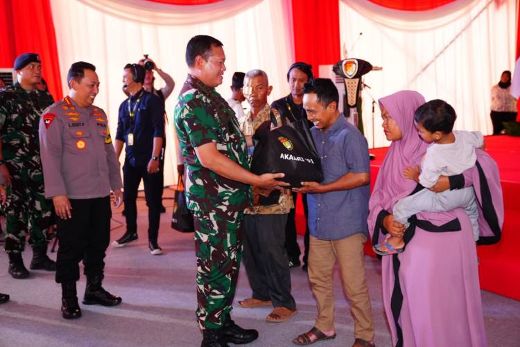 Panglima TNI Hadiri Bhakti Kesehatan dan BhaktiSosial 32 Tahun Akabri 91 di Malang