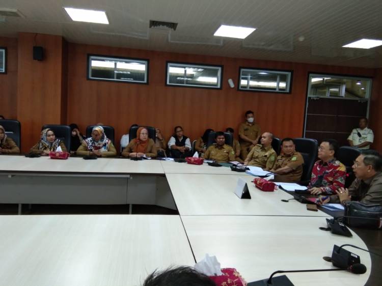 Guru Honor dan Tenaga Teknis Sekolah Sampaikan Aspirasi ke DPRD Medan