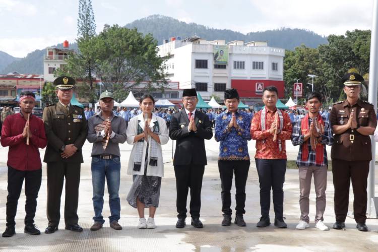 Hari Sumpah Pemuda, Pemkab Toba Beri Piagam Kepada 14 Pemuda Penggerak Pembangunan Desa
