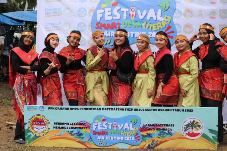 Pagelaran Pentas Seni Budaya Desa Air Genting &lsquo;Pikat&rsquo; Penonton