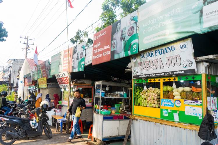 Rujak Legend Kolam Deli, UMKM Binaan Kelurahan Mesjid yang Sudah Ada Sejak Tahun 1975