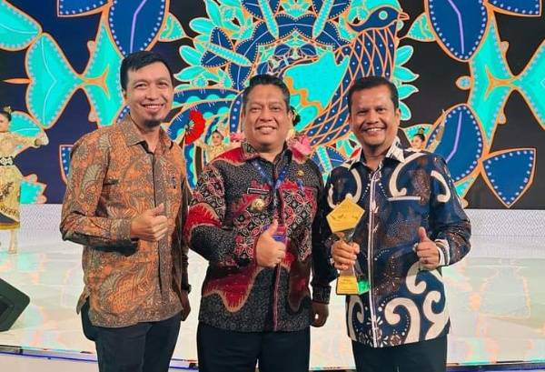 Kembali Tebingtinggi Terima Penghargaan TP2DD Kota Terbaik I Wilayah Sumatera Dari Menko Perekonomian