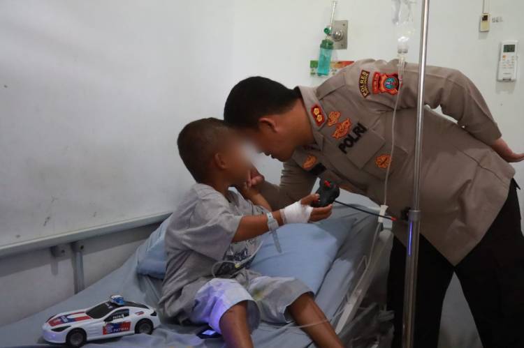 Ketika Kapolres Simalungun Diajak Main Mobil Remote, Bocah Yang Disetrika Tante Kini Terlihat Ceria