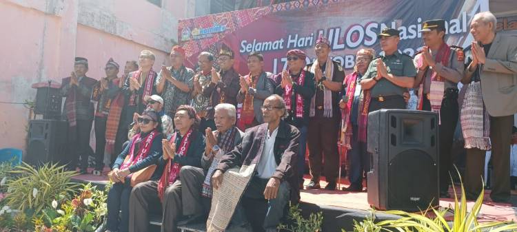 Hari Ulos Nasional , Bupati Toba: Ulos Batak Identitas Budaya Batak