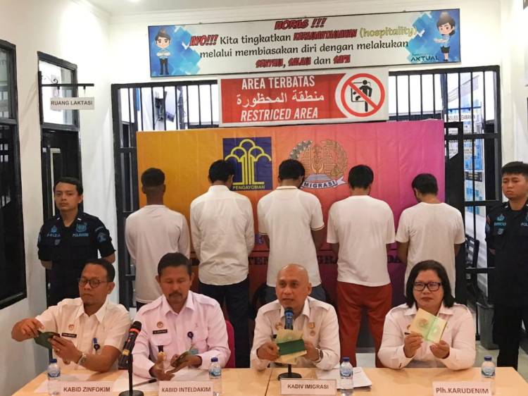 Lakukan Pelanggaran Keimigrasian, Kumham Sumut Deportasi 5 Orang WNA