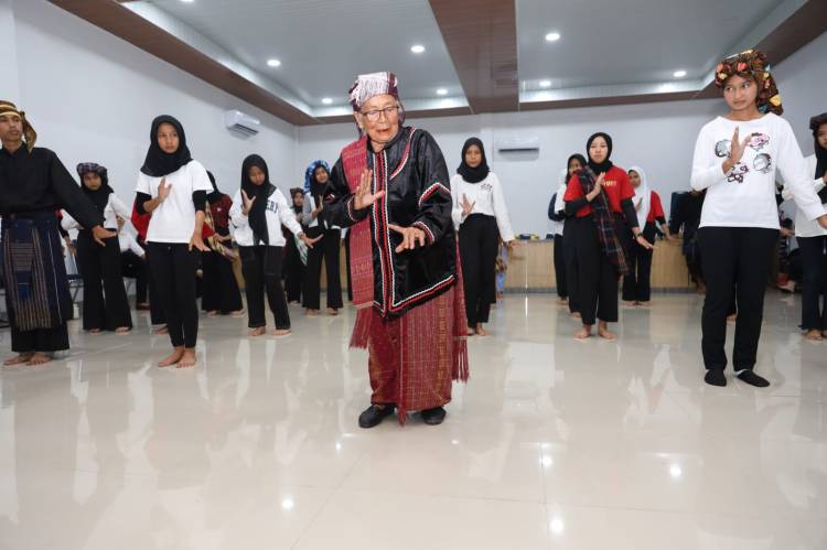 dr Susanti Dukung Oppung Raminah Garingging Penerima AKI Tahun 2023, Kategori Maestro Seni Tradisi