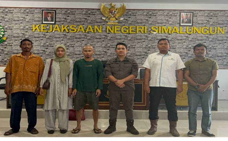 Kejari Simalungun Hentikan Penuntutan Perkara Pencurian Kelapa Sawit, Tersangka Berjanji Tidak akan Mengulangi Perbuatannya