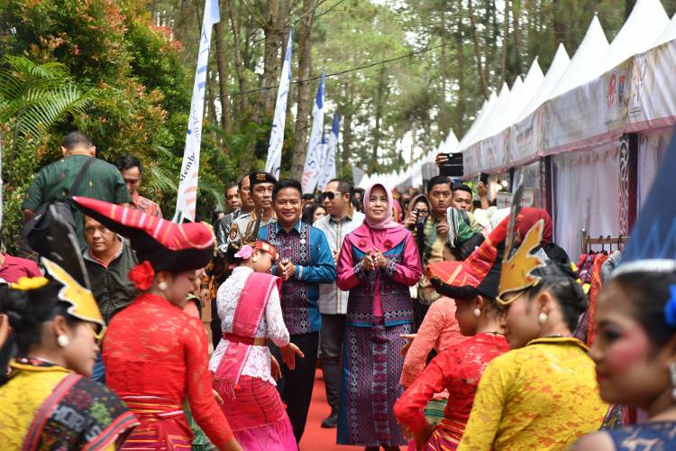 Buka Lake Toba Fashion Week 2023, Pj Gubernur Hassanudin Sebut Kekayaan Sumut Hebat