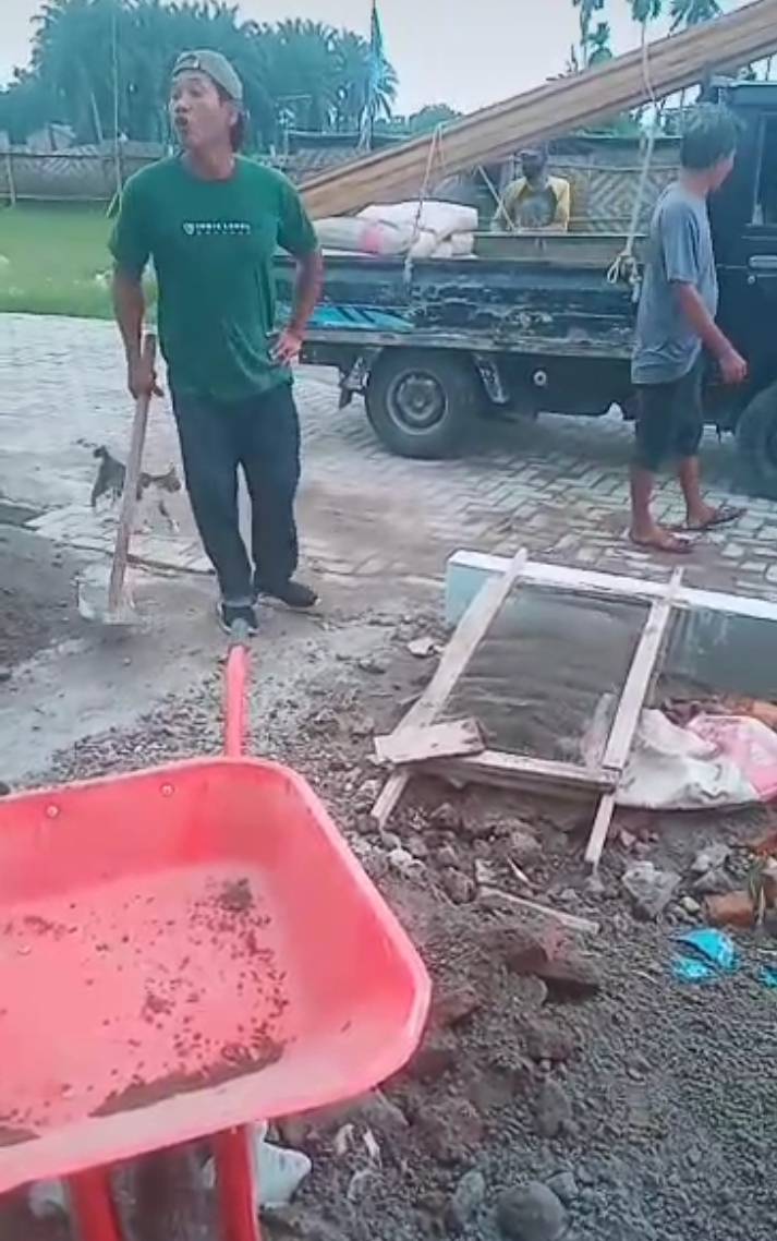 Mandor Bangunan Menjerit Selalu Didatangi Preman "Kerja Kau Aheng Kalau Mau Duit Kau"