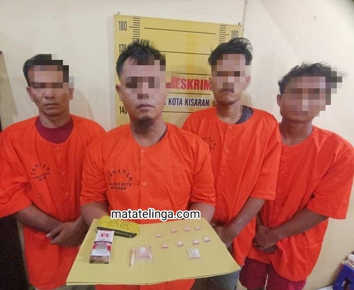 Empat Tersangka Pelaku Peredaran Narkotika Diseret Kesel Polsek Kota