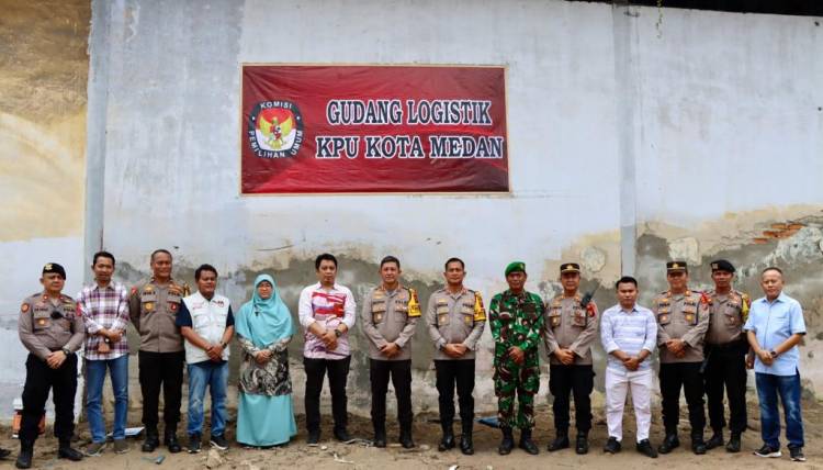 Kapolres Pelabuhan Belawan dan Kapolrestabes Medan Cek Gudang KPU Kota Medan untuk Kesiapan Pemilu 2024