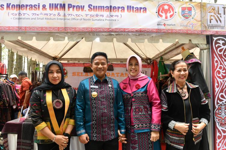 Puluhan Stan Pameran Produk Andalan Meriahkan Event Lake Toba Fashion Week & Agriculture