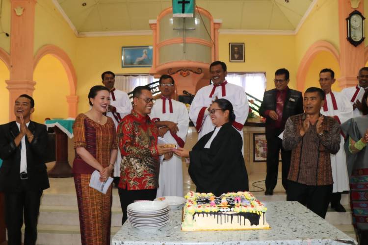 Hadiri HUT HKBP Simaremare Jae,Bupati Toba Minta Jemaat Dukung Pariwisata