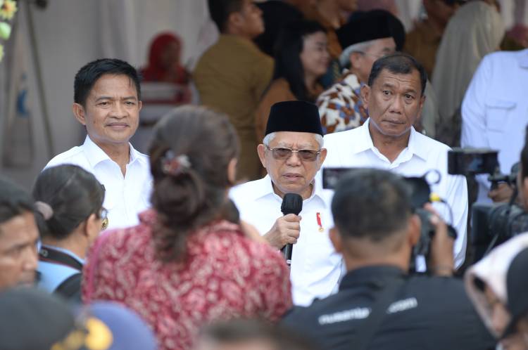Pj Gubernur Sumut Dampingi Wapres RI Tinjau Posyandu di Deliserdang