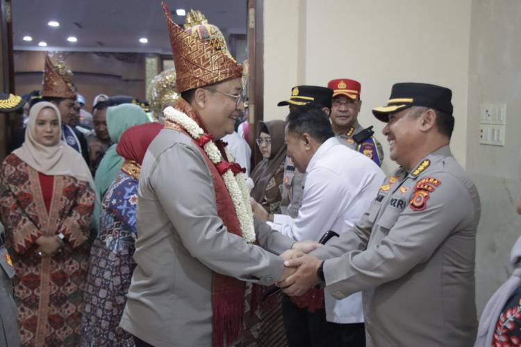 Tiba di Aceh, Irjen Achmad Kartiko Disambut Tari Ranup Lampuan