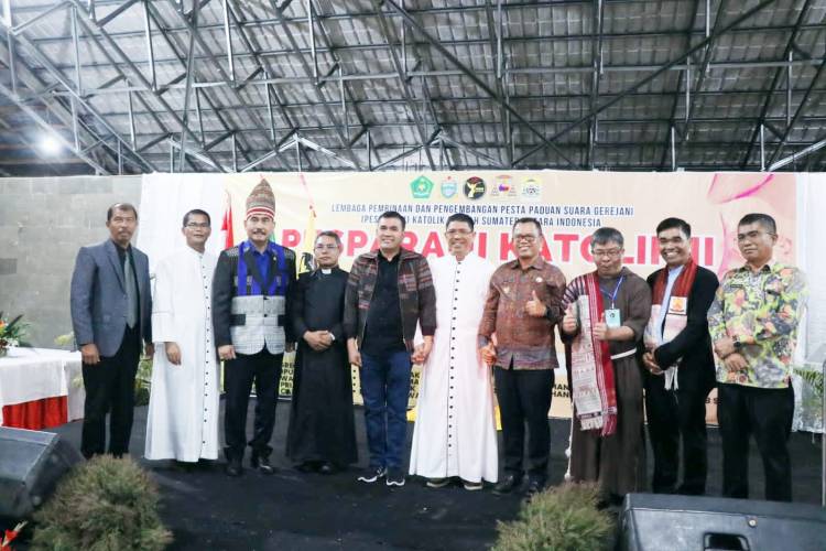 Bupati Toba Semangati Peserta Pesparani Katolik II Sumut yang Digelar di Toba