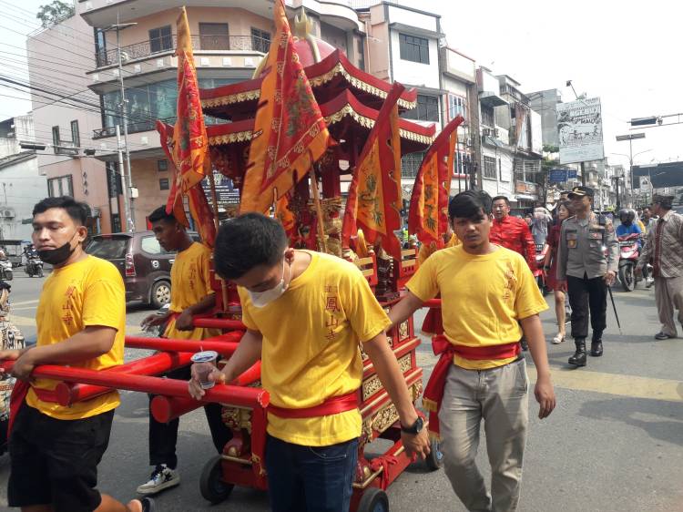 Ultah Dewa Seng Ong Kong,  Patung Dewa Diarak Keliling Kota Tebing Tinggi