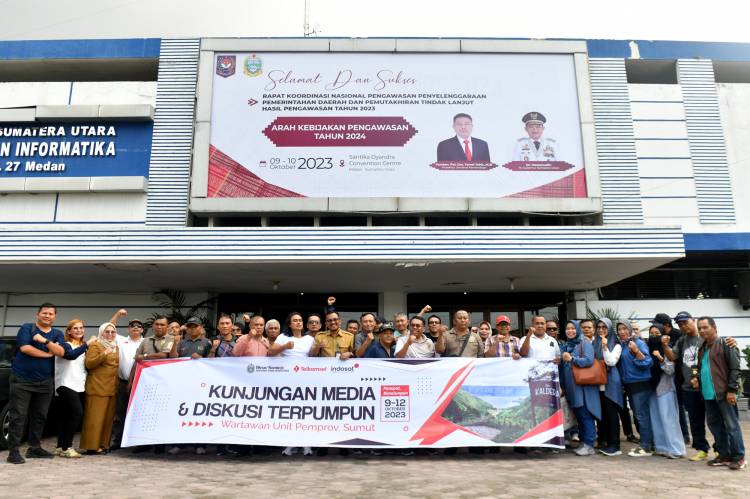 Kepala Diskominfo Lepas Wartawan Unit Pemprov Sumut Kunjungan Media ke Danau Toba