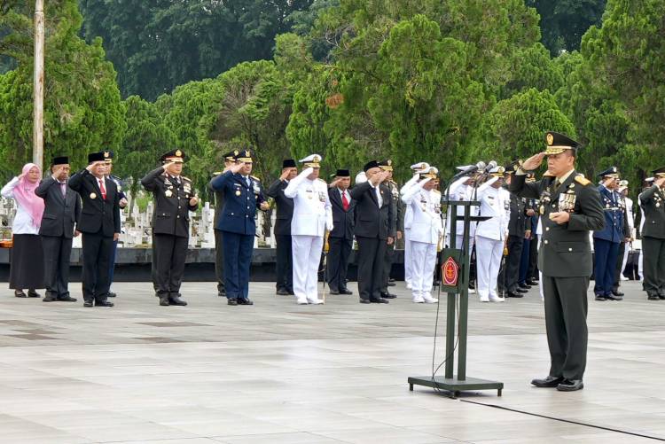 HUT ke-78 TNI, Wali Kota Ikuti Upacara Ziarah Nasional di TMP Bukit Barisan