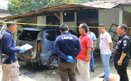 Mobil Ketua Lembaga Perlindungan Anak Diduga Dibakar OTK, Polres Labuhanbatu Dan Team Bid Labfor Polda Sumatera Utara Olah TKP