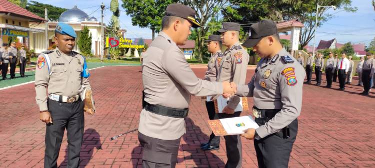 Kapolres Simalungun Pimpin Upacara Kenaikan Pangkat Pengabdian, Pelepasan Purnabakti dan Pemberian Piagam Penghargaan