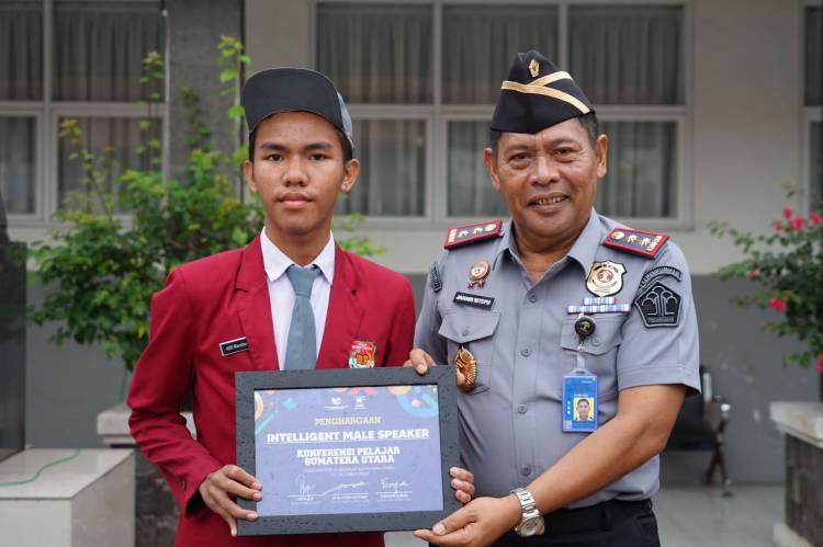 Pagi ini, Kakanwil Kemenkumham Sumut Ingatkan Tentang Pentingnya KI di SMAN 1 Medan