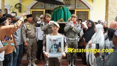 Almarhum Datok  Seri H.Syamsul Arifin, SE  di Kebumikan di Gebang, Syah Afandin Ucapkan Terimakasih