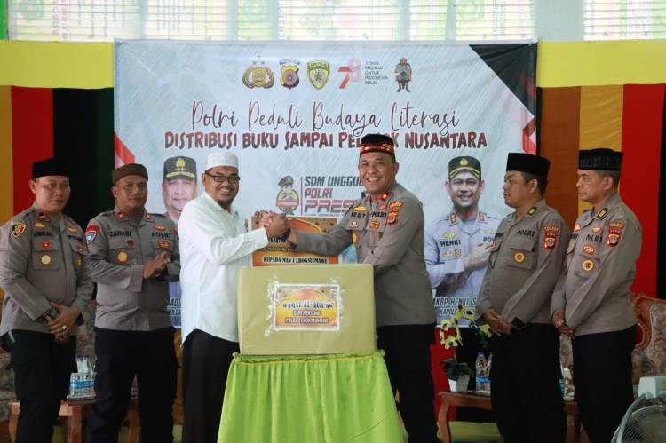 Polri Peduli Budaya Literasi, Polres Lhokseumawe Serahkan 100 Pcs Al-Quran