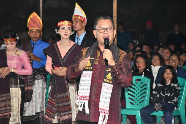 Bupati Hadiri Gondang Naposo Perdana di Silamosik