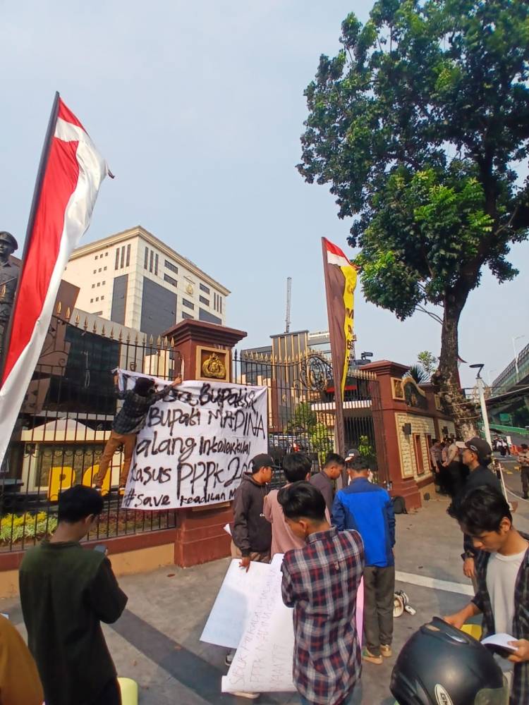 AMP2K kembali Aksi Jilid VIII, "Meledak" Gruduk Mabes Polri