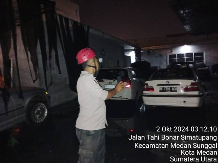 Gudang Penyimpanan Mobil di Sunggal Terbakar