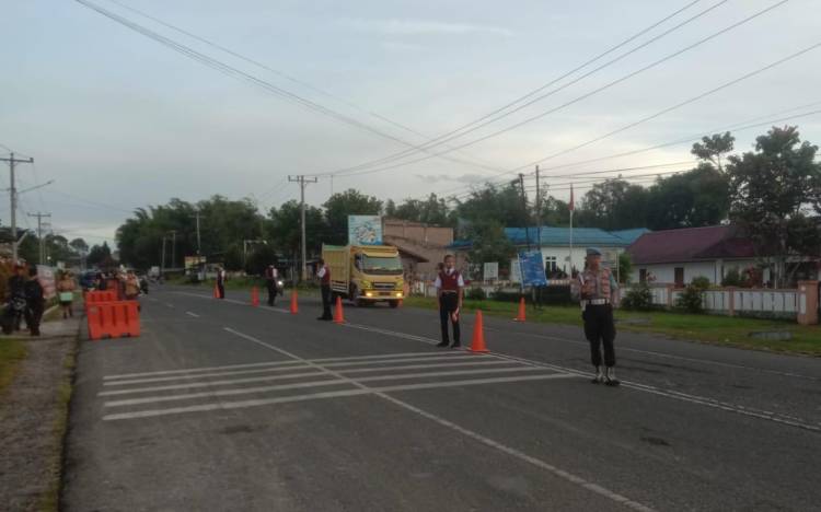 Operasi Strong Point di Jalan Sutomo Meningkatkan Kelancaran Lalu Lintas dan Keamanan Masyarakat