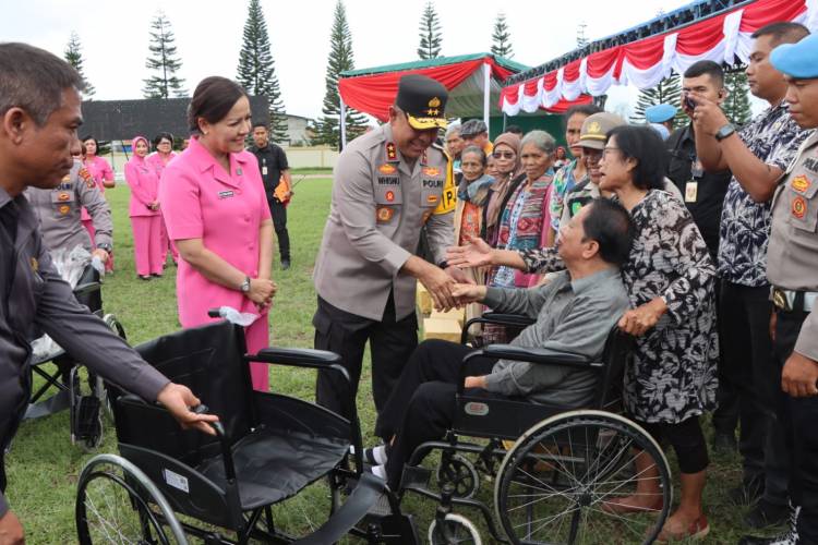 Bakti Sosial Kesehatan Polda Sumut, Kapolda Salurkan Bantuan Sosial Ke Masyarakat