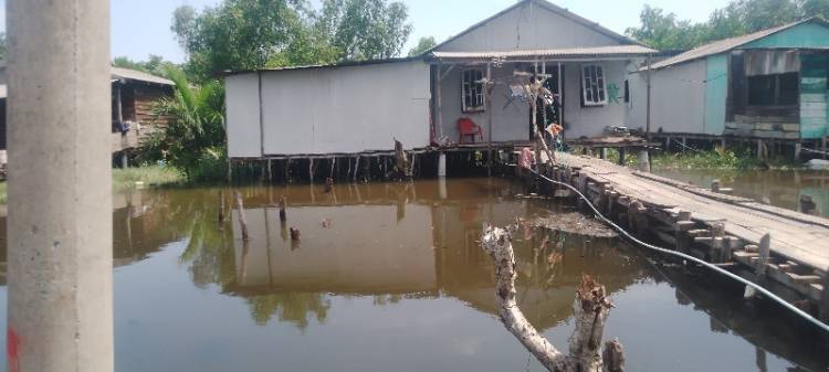 Tanggul Jebol, Ratusan Rumah Warga Belawan Kebanjiran