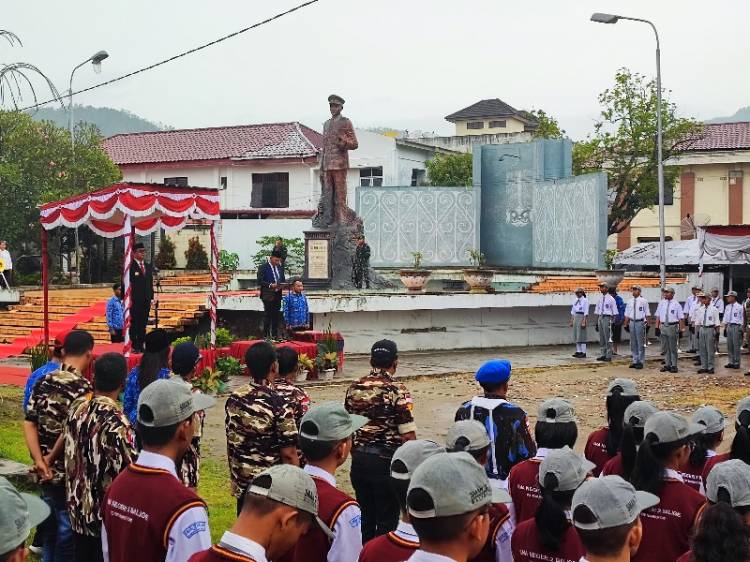 Hari Kesaktian Pancasila, Ketua Sementara DPRD Toba,Candrow Manurung Bacakan Naskah Ikrar