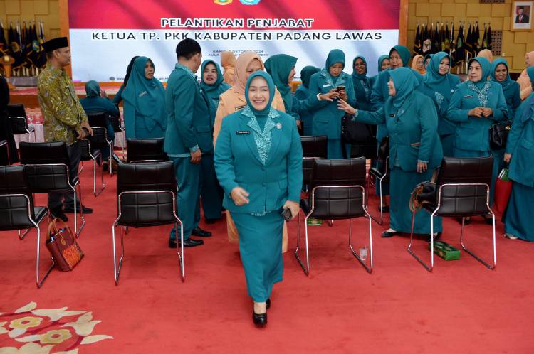 Pj Ketua TP PKK Sumut Tyas Fatoni Lantik Pj Ketua TP PKK Padanglawas