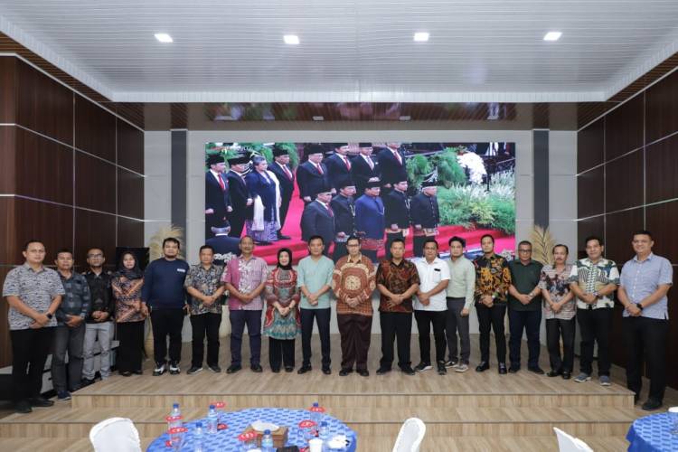 Pjs Wali Kota Bersama OPD Pemko Siantar, Nobar Pelantikan Presiden-Wapres RI, Prabowo Subianto-Gibran Rakabuming Raka.