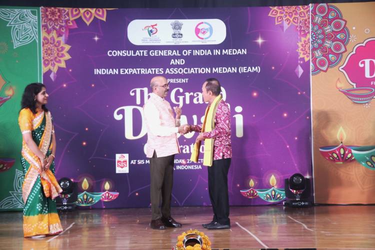 Sekdaprov Sumut Hadiri Perayaan Deepawali Konjen India di Medan