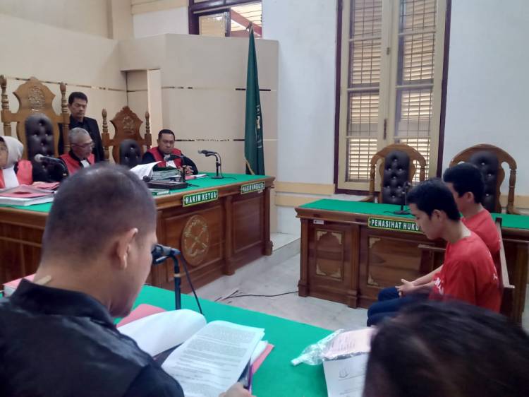 Bawa Sajam buat Tawuran, Dua Anggota Geng Motor SL Divonis 2,5 Tahun Penjara