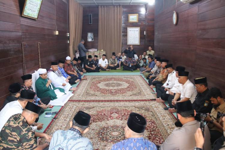 Pj Gubernur Sumut Agus Fatoni Silaturahmi dan Berziarah ke Makam Tuan Guru Besilam