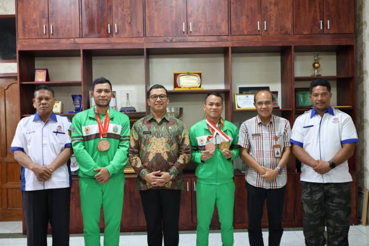 Pj Bupati Toba Menerima Atlet karate Meraih Medali Emas di PON XXI Sumut-Aceh