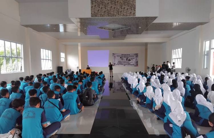 JMSI Kepri Ajak Pelajar SMAN 2 Tanjungpinag Sampaikan Bahaya Narkoba Melalui Tulisan