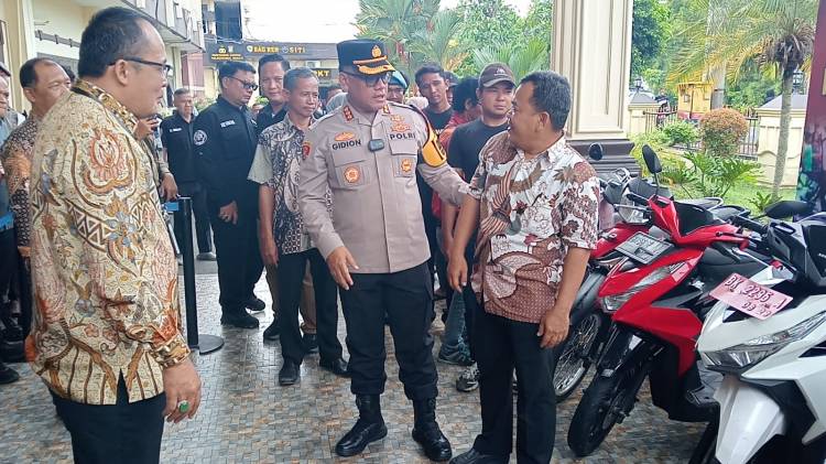 Polrestabes Medan Kembalikan 11 Unit Sepeda Motor Kepada Korban Pencurianz Musnahkan Sajam Geng Motor
