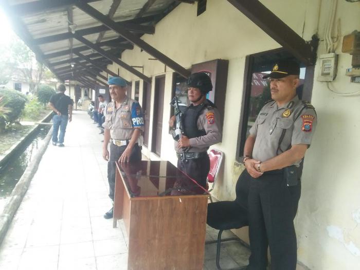 Polres Jajaran Belawan Siaga I Dengan Memeriksa Warga Berurusan di kantor Polisi