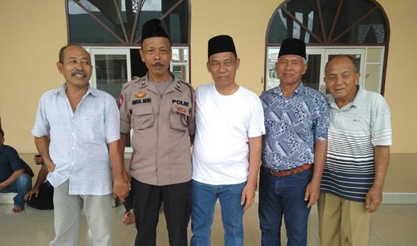 Polsek Perdagangan Beri Kenyamanan Jama'ah Sholat Jum'at