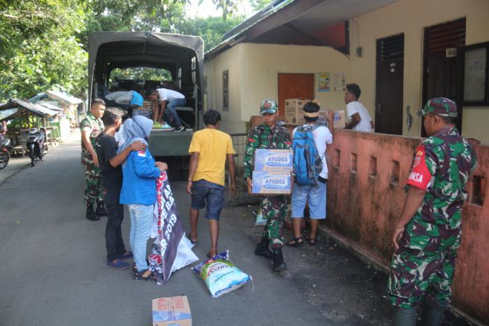 Aksi Solidaritas Prajurit TNI dan Komunitas "Hope For Life"Bagi  Korban Bencana Maluku