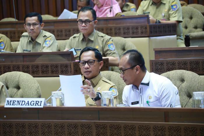 Mendagri Rapat Kerja Soal Kebutuhan Anggaran KTP-el dengan Komisi II DPR