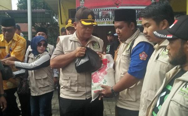 Jum'at Barokah, KSJ Bagikan 100 Paket Sembako Untuk Warga Kurang Mampu